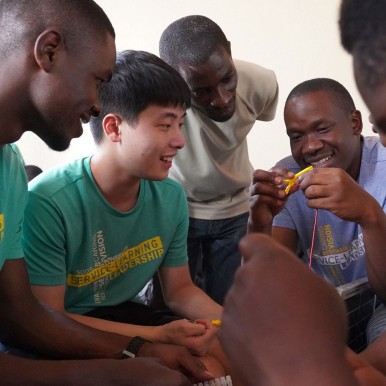 In a Service-Learning project held in Rwanda, PolyU students help install solar panels to generate electricity for rural households.