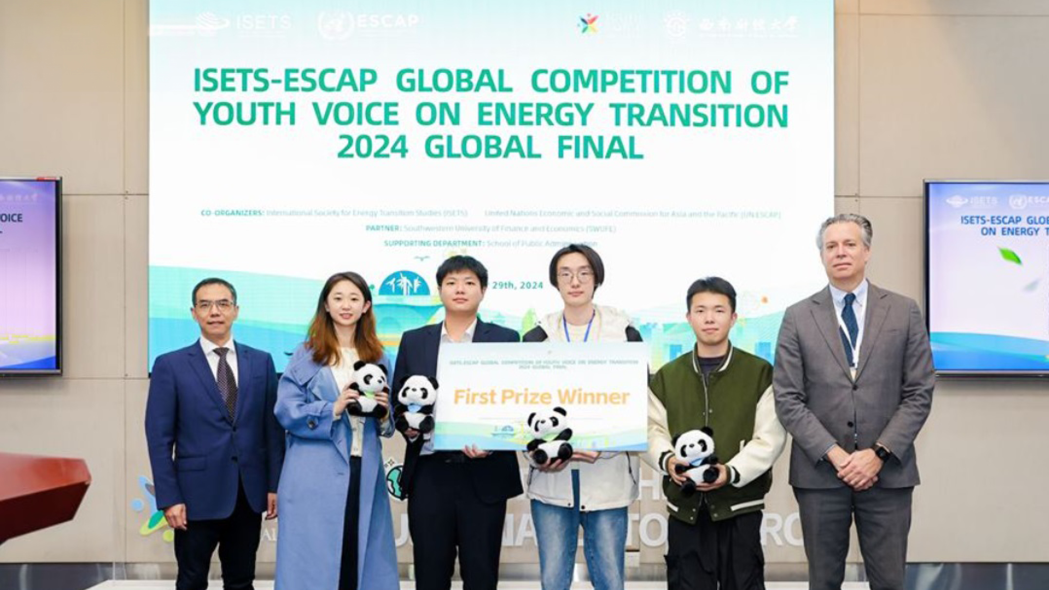 BEEE Postdoctoral Fellow Dr Du Ying (second from left) and three PhD students – Zhang Junxiang (third from left), Zhu Shibo (third from right), and Chen Dayin (second from right) – won the Global First Prize in the 2024 ISETS-ESCAP Youth Voice Competition.