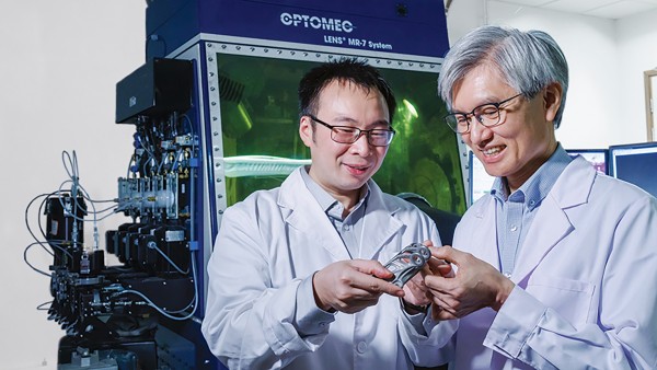 Professor Keith K.C. Chan (right), Chair Professor of Manufacturing Engineering, Department of Industrial and Systems Engineering, and Professor Chen Zibin (left), Assistant Professor in the same department.