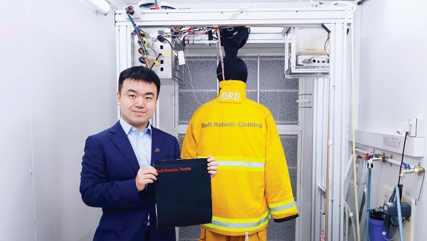 Professor Shou Dahua, Associate Professor, School of Fashion and Textiles