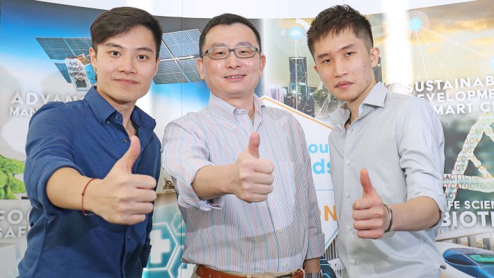 (From left) Justin Chan, Dr Wen Chun-yi and Toby Li