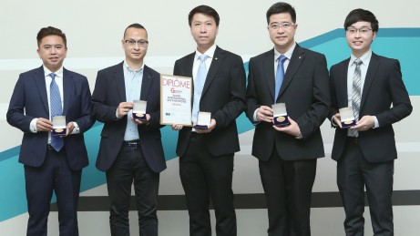 (From right) Mr Tsang Tsz-fung (EMSD), Ir Dr Curtis Ng (PolyU), Mr William Au (Senior Engineer of EMSD), Dr Cheng Kei-chun (Avaron Technologies Limited), and Mr Ng Yuk-kin (Anlev Elex Elevator Limited)