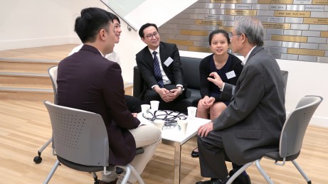 Ir Ma (third from right) shares his experience and insights with students during a gathering of the Outstanding PolyU Alumni Association Master Class Mentorship Programme.