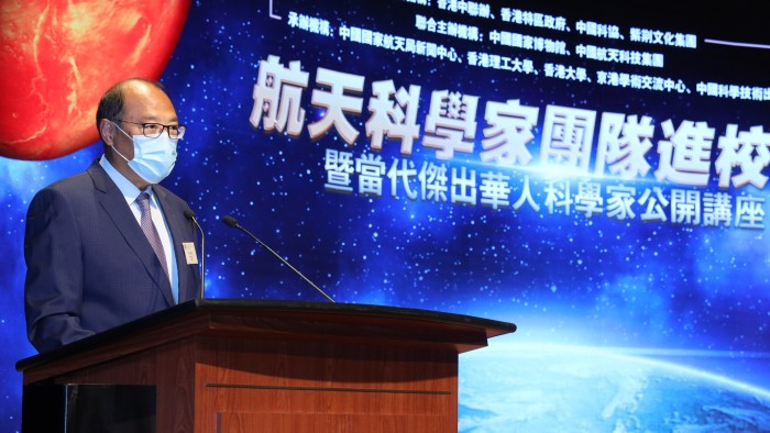 Dr Lam Tai-fai offered his warmest welcome and gratitude on behalf of PolyU to the distinguished scientists’ visit, which gave Hong Kong’s youth firsthand understanding of the Nation’s astronautical development.