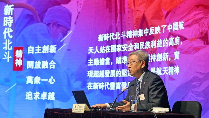 谢军先生介绍中国的衞星导航系统发展。