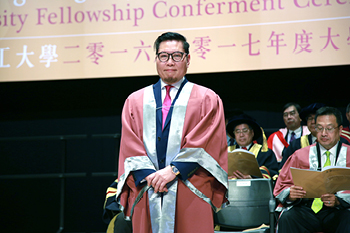 PolyU conferred the University fellowship upon Dr Shi in recognition of his significant contributions to the community. 
