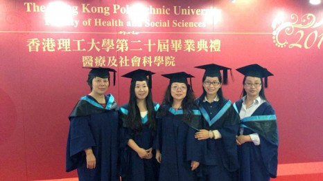 Wang Ying (second from left) graduated from PolyU’s Master of
Social Service Administration and made good friends who are
equally devoted to social service.