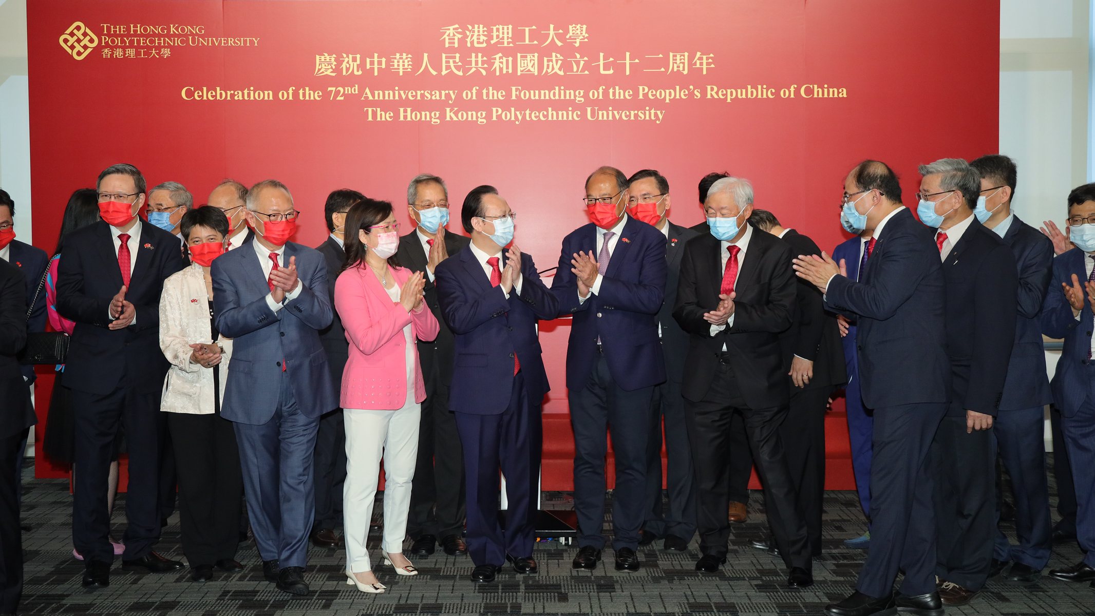 Professor Tian Tieniu (front row, middle), PolyU Council Chairman Dr Lam Tai-fai, Deputy Chairman Dr Lawrence Li (front row, fourth and third from right), Court Chairman Dr Katherine Ngan, Honorary Court Chairman Dr Roy Chung (front row, fourth and third from left) and other senior members of the University attended the ceremony.