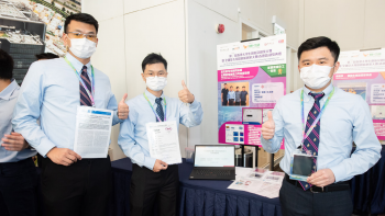 The winning team of the Grand Prize in the Innovation the winning teams. Stream present their project to Mrs Carrie Lam, Chief Executive of the HKSAR (middle).