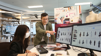 The Artificial Intelligence-based Interactive Design Assistant forFashion (AiDF) developed by Professor Calvin Wong (right) and his team