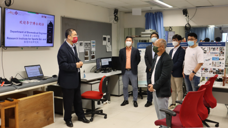 Ir Prof. Zhang Ming (left), Director of Research Institute for Sports Science and Technology, Head of the Department of Biomedical Engineering and Chair Professor of Biomechanics, briefed Dr Li PolyU's current research and development for sports biomechanics.