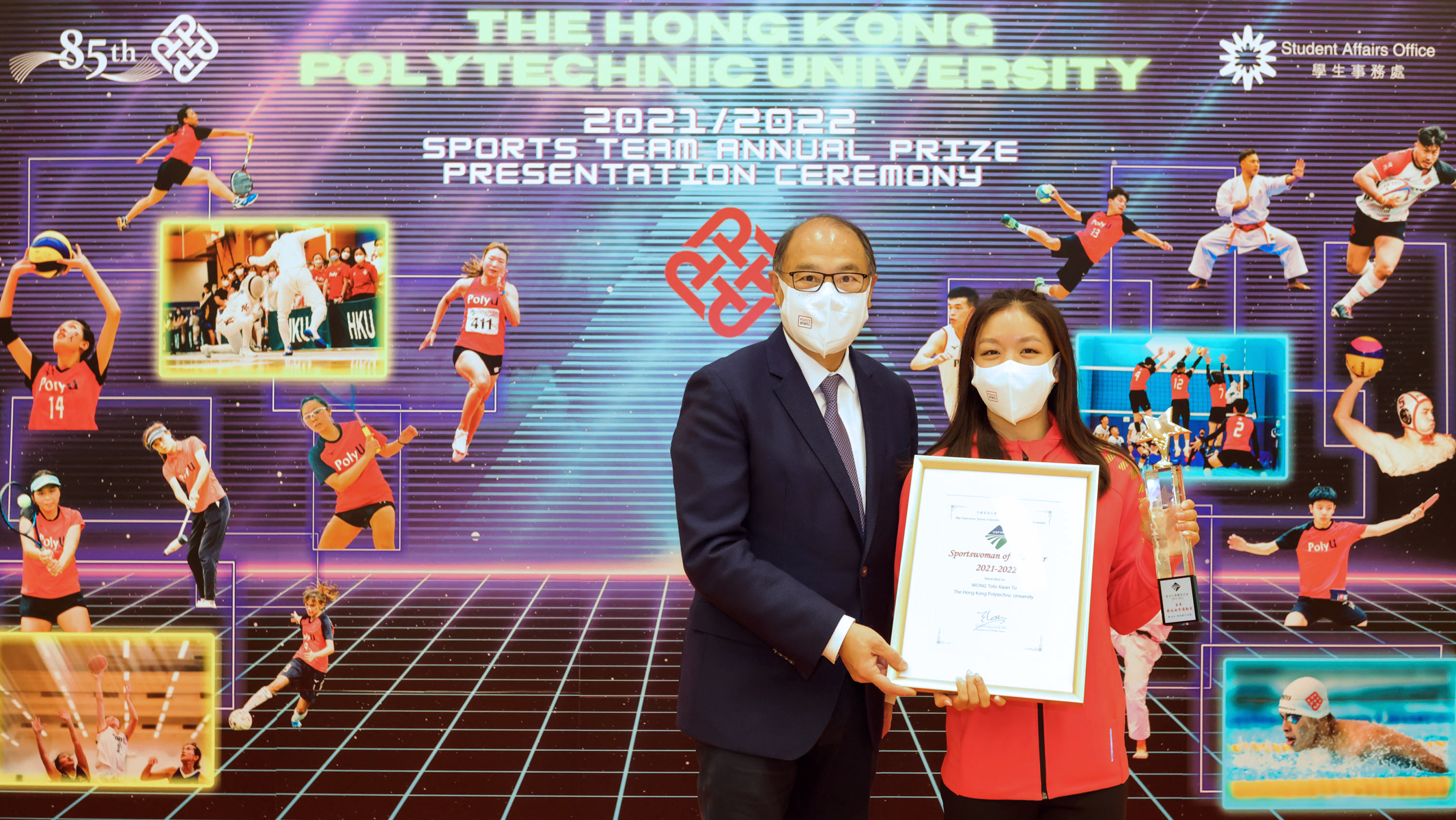 Toto Wong Kwan-to, a PolyU Optometry student and a member of the Hong Kong swimming team, was crowned ‘Sportswoman of the Year’ and won an Individual Champion award in the 2021/22 Inter-Collegiate Competition.