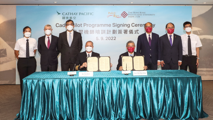 The agreement was signed by PolyU Dean of Faulty of Engineering Ir Prof. H. C. Man (fourth, right) and Cathay Pacific General Manager Flying Mr Tim Burns (fourth, left), witnessed by PolyU Council Chairman Dr Lam Tai-fai (third, right), PolyU Deputy President and Provost Prof. Wing-tak Wong (second, right), Cathay Pacific Chief Executive Officer Mr Augustus Tang (third, left) and Chief Operations and Service Delivery Officer Mr Greg Hughes (second, left). Also photographed are Cathay Pacific cadet pilots Ms Cathy Chan Tsz-ying (left) and Mr Vincent Tsui Ling-fung (right).