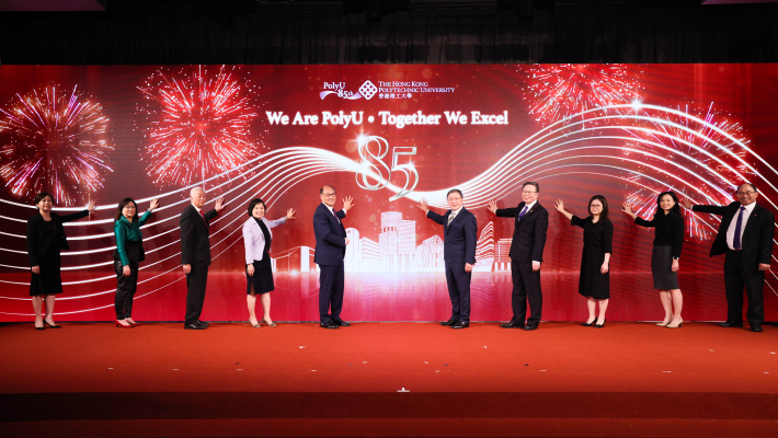 At the Celebration Dinner, Mr Cheuk Wing-hing, Deputy Chief Secretary for Administration of the HKSAR (5th from right); Dr Choi Yuk-lin, Secretary for Education of the HKSAR (4th from left); and Ms Wan Ning, Deputy Director General of the Youth Department of the Liaison Office of the Central People’s Government in the HKSAR (3rd from right); joined Dr Lam Tai-fai, PolyU Council Chairman (5th from left); Prof. Jin-Guang Teng, President (4th from right); Dr Lawrence Li, Deputy Council Chairman (3rd from left); Dr Katherine Ngan, University Court Chairman (2nd from left); Ms Loretta Fong, Treasurer of the University (2nd from right); Prof. Wing-tak Wong,Deputy President and Provost (right); and Dr Miranda Lou, Executive Vice President (left); in officiating the event.