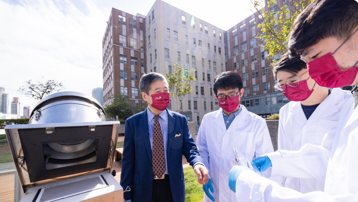 PolyU’s research team, led by Prof. Li Xiangdong (left), worked with researchers in the Mainland and US to analyse the bacterial communities of 370 individual air particulate samples collected from 63 sites around the world.