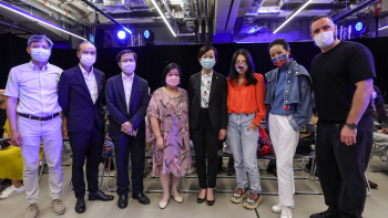 (From left) Prof. Fan Jintu, Former Head of the Institute of Textiles and Clothing, SFT's predecessor; Mr Anthony Keung, CEO of Fenix Group; Prof. Raymond Wong, Interim Dean of SFT; Ms Shirley Chan, Chairlady of SFT Advisory Committee; Dr Miranda Lou, Executive Vice President of PolyU; Ms Vivienne Tam, renowned fashion designer; Ms Karen Chan, Council Member of PolyU; and Mr Ryan Houlton, Programme leader of the MA in Fashion and Textile Design.