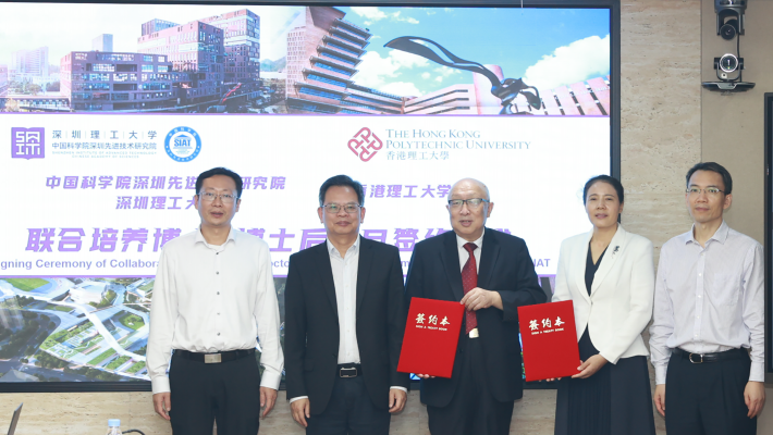 In a hybrid signing ceremony, the collaborative agreement and MoU were signed by Prof. Christopher Chao, PolyU’s Vice President (Research and Innovation) (left photo, centre); Prof. Cao Jiannong, Dean of the Graduate School (left photo, right); and Prof. Wei Zhao, Deputy Director of the Preparatory Office and Chair of the Academic Council of SIAT (right photo, centre). Prof. Christina Wong, Director of Research and Innovation at PolyU (left photo, left) and Mr Chuangzhi Wu, Vice President of SIAT (right photo, second left), as well as other SIAT representatives witnessed the signing.