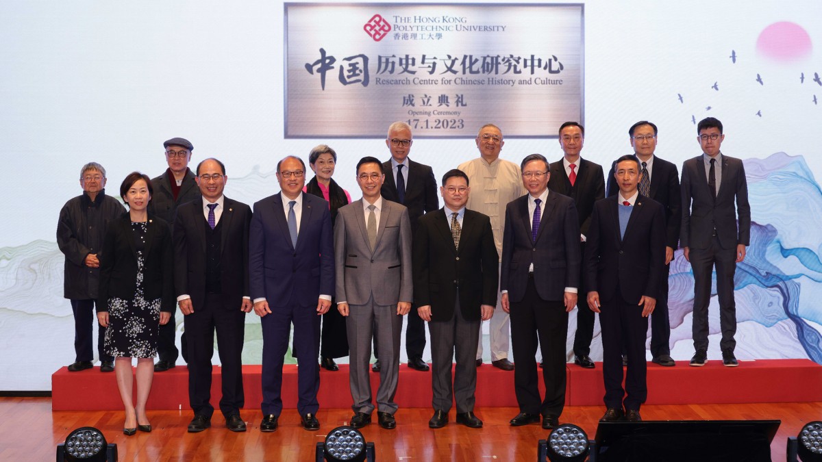 The establishment of the Centre represents an important milestone in PolyU’s commitment to serving Hong Kong and the Nation through education, research and social engagement. At the Opening Ceremony, Mr Kevin Yeung Yun-hung (front row, centre) and Mr Zhang Guoyi (front row, third from right) were among the distinguished guests. Standing at the back row are the members of the Centre’s Advisory Committee, as well as scholars from PolyU’s Department of Chinese Culture.