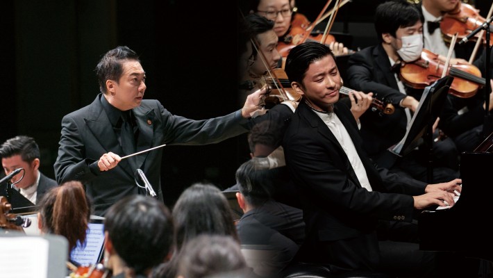 Conducted by Maestro Leung Kin-fung (left), PolyU’s Artist-in-Residence 2022-23, the PolyU Orchestra performed Mozart’s Piano Concerto No.21 in C, K. 467 with talented young pianist Wong Ka-jeng (right).