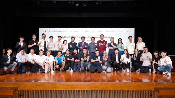 PolyHack organisers, co-organisers, sponsors, and award winners at the award ceremony held in the Chiang Chen Studio Theatre at PolyU.