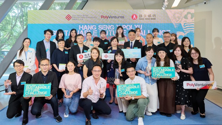 Ms Betty Law, Head of Corporate Communications and Community Investments, Hang Seng Bank (third row, fifth from left), Dr Miranda Lou, Executive Vice President (third row, fifth from right), representatives of strategic partners and supporting organisations congratulated the award winners on their creativity at the award ceremony.