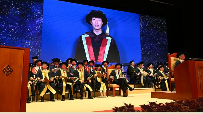 Mr Cheung Ka-long was conferred the Honorary Degree of Doctor of Humanities by PolyU.