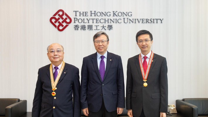 Prof. Jin-Guang Teng, PolyU President (centre), Prof. Yung Kai-leung, Director of RCDSE (left) and Prof. Wu Bo, Associate Director of RCDSE (right)