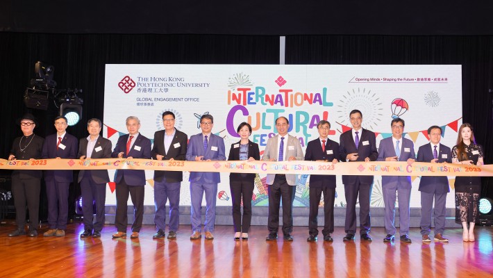 Prof. Wing-tak Wong, PolyU Deputy President and Provost (6th from right), Dr Miranda Lou, PolyU Executive Vice President (7th from left), Prof. Kwok-yin Wong, Vice President (Education) (5th from right), Prof. Christopher Chao, Vice President (Research and Innovation) (6th from left), and distinguished members of the University officiated at the opening ceremony.
