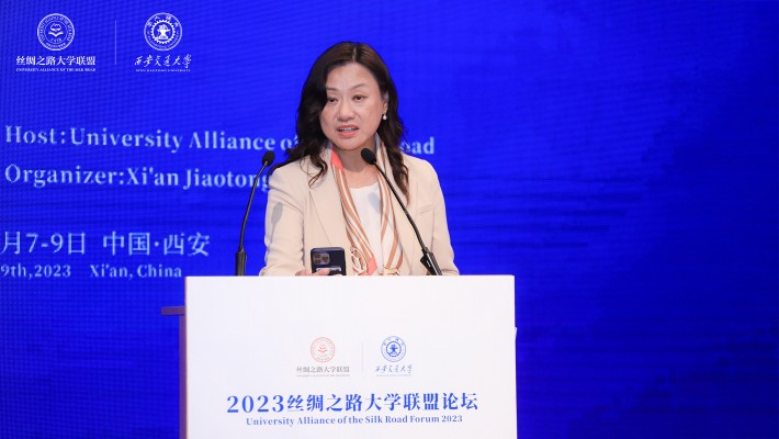 Dr Laura Lo, PolyU Associate Vice President (Institutional Advancement), delivered a speech at the Forum.