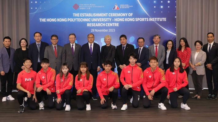 The MoU signing ceremony was attended by representatives from PolyU and HKSI, and PolyU student athletes.