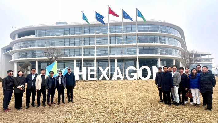 PolyU delegation paid a visit to the Qingdao Hexagon Smart Park.