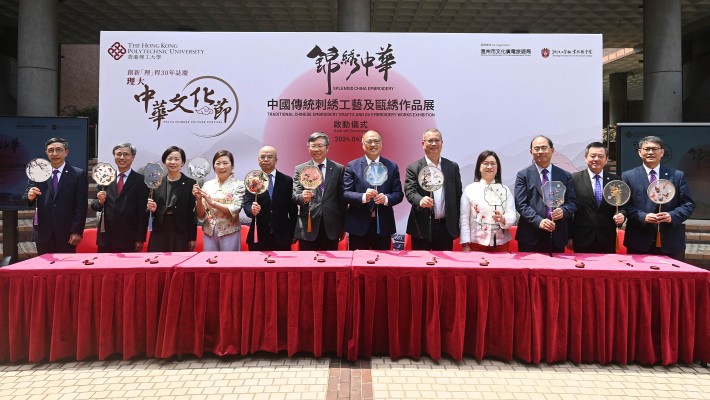 The opening ceremony of the exhibition was officiated by Dr Lam Tai-fai , PolyU Council Chairman (6th from right); Prof. Jin-Guang Teng, PolyU President (6th from left); Dr Katherine Ngan Ng Yu-ying, Court Chairman of PolyU (4th from right);members of the senior management, together with Mr Zhang Zhihong, Party Secretary and First-level Researcher of Wenzhou Municipal Culture, Radio, Television and Tourism Bureau (5th from right); Prof. Wang Yan , Vice President of the Zhejiang Industry and Trade Vocational College (5th from left); and Ms Zou Shengzhu, Senior Arts and Crafts Artiest of Zhejiang Industry and Trade Vocational College and Zhejiang Arts and Crafts Master (4th from left).