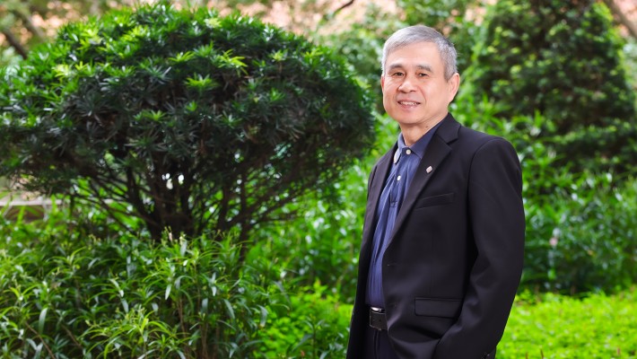 A research team led by Prof. Wang Liqiu, Otto Poon Charitable Foundation Professor in Smart and Sustainable Energy, Chair Professor of Thermal-Fluid and Energy Engineering, Department of Mechanical Engineering, has discovered that the succulent plant Crassula muscosa, native to Namibia and South Africa, can transport liquid in selected directions.