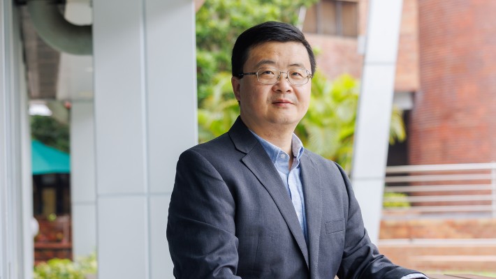 Prof. Li Gang made a breakthrough by developing a 3DFAPbI3 perovskite material system that enables high brightness, efficiency and long device lifetime.