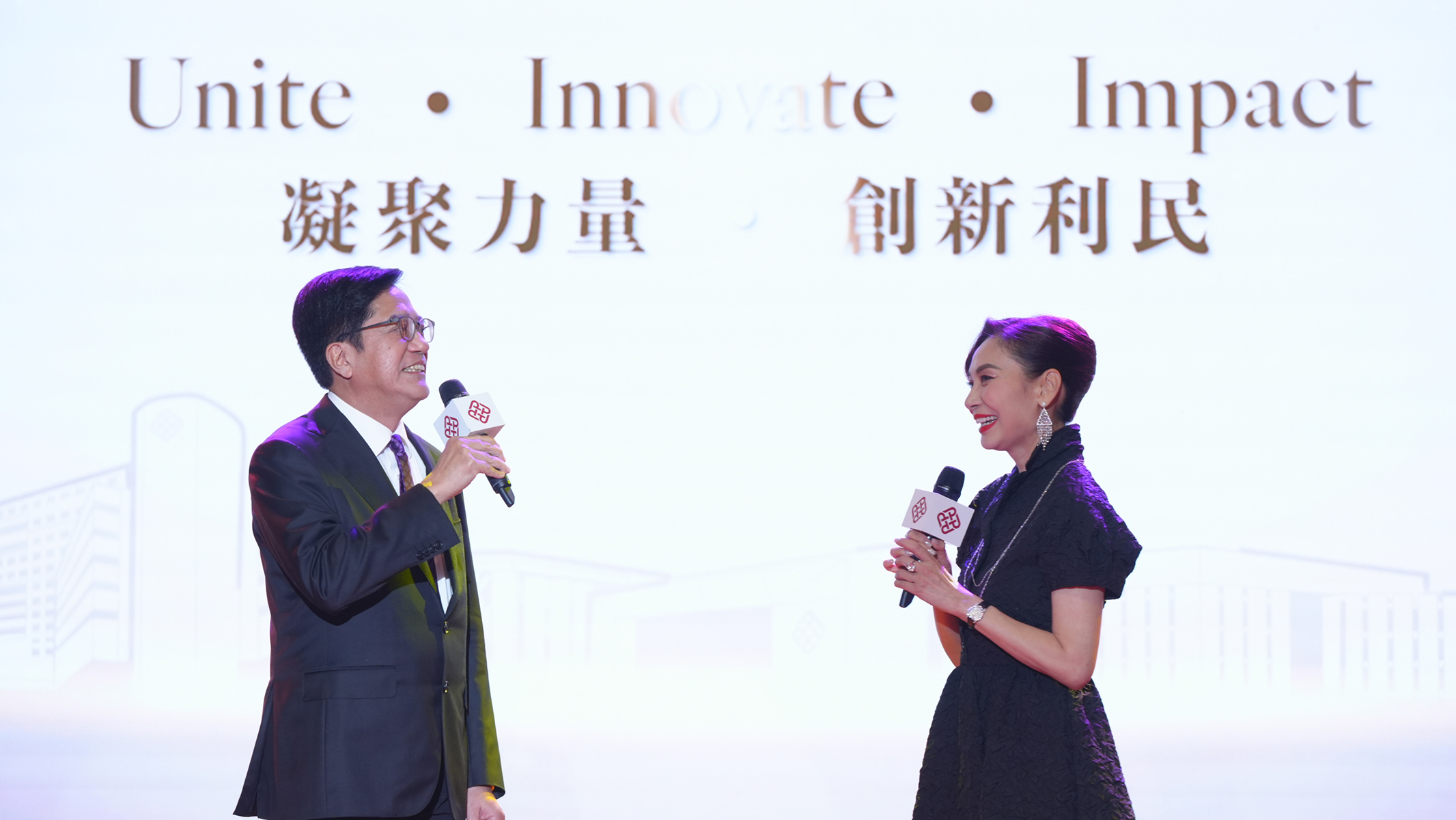 Miss Call Kwong (right) and Mr Michael Wong (left) gave a stunning singing performance.