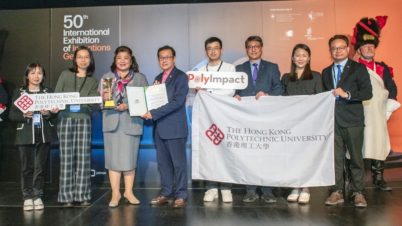 Prof. Tam Haw-yaw (4th from left) and his team were awarded prestigious accolades for their innovative medical device which can enhance surgical precision.