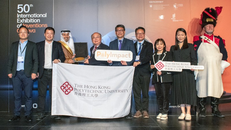 The lunar sampling and packing system was developed by a research team led by Prof. Yung Kai-leung (4th from left), in collaboration with the China Academy of Space Technology.