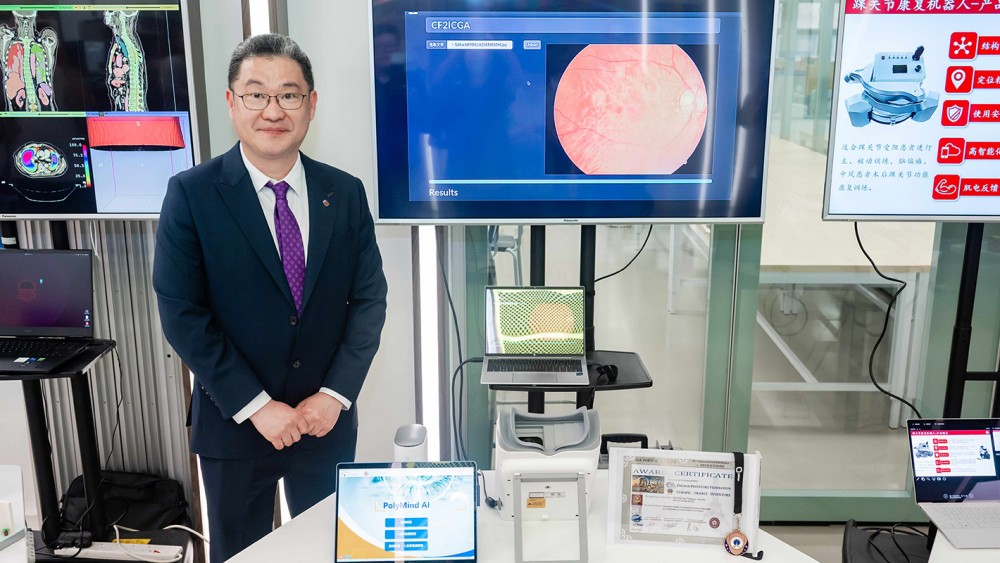 Prof. He and his team developed a system leveraging Generative AI technology to facilitate the diagnosis of eye diseases. The innovation has secured five international patents and is now undergoing clinical trials.