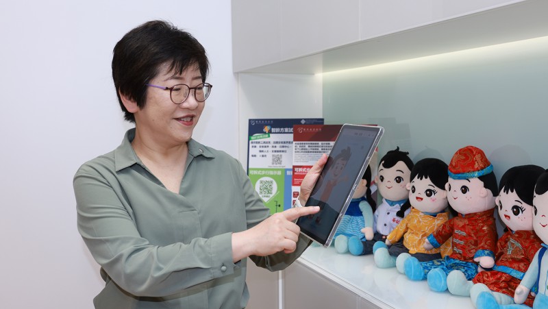 Prof. Leung’s team has introduced AI companion robots to alleviate loneliness and depression in elderly individuals living alone and patients with mild cognitive impairment through music and interactive forms.
