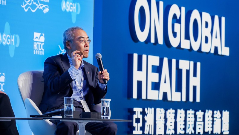 In “Data-driven Healthcare Transforming Patient Journey”, Prof. Zhang emphasised the importance of healthcare data for researchers and the need for long-term collaboration among all stakeholders to advance healthcare research and innovation.