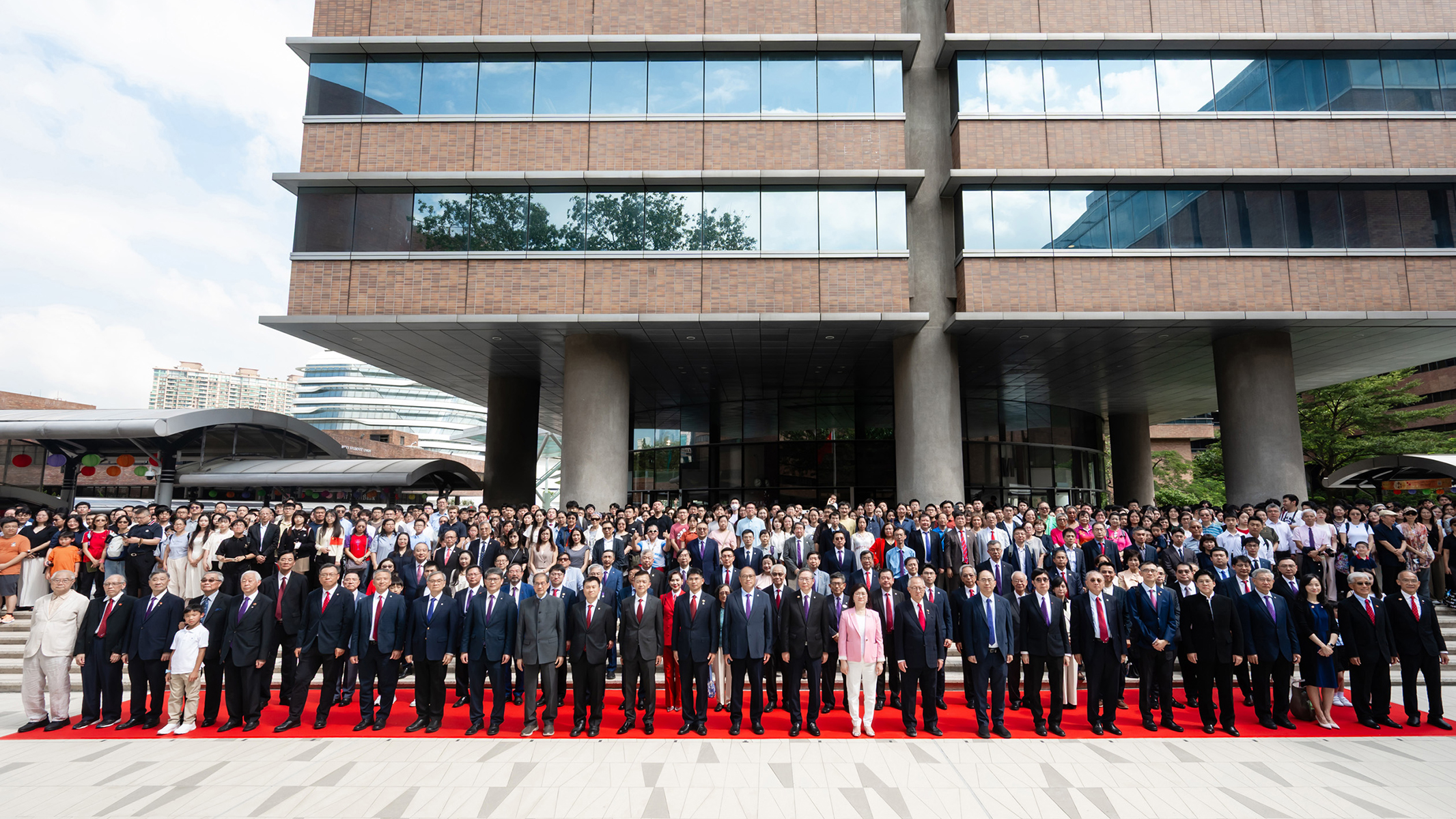 Over 1,300 guests and PolyU members attended the flag-raising ceremony to celebrate the 76th anniversary of the founding of the People’s Republic of China.