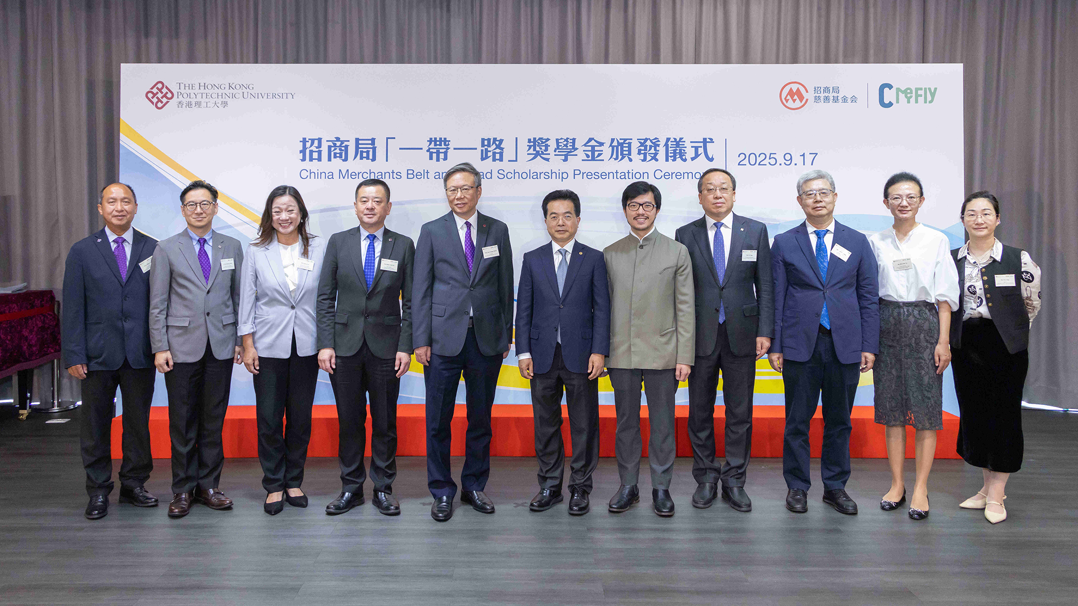 Mr Nicholas Ho (5th from right), Prof. Jin-Guang Teng (5th from left), Mr Miao Jianmin (6th from right), Prof. Ben Young (4th from left), Mr Yu Xiao (4th from right); Dr Laura Lo (3rd from left); Mr Zhang Junli (3rd from right); Prof. Horace Mui (2nd from left); Ms Huang Yi (2nd from right); Prof. Mike Lai (1st from left); and Ms Niu Hua (1st from right) posed for a group photo at the ceremony.