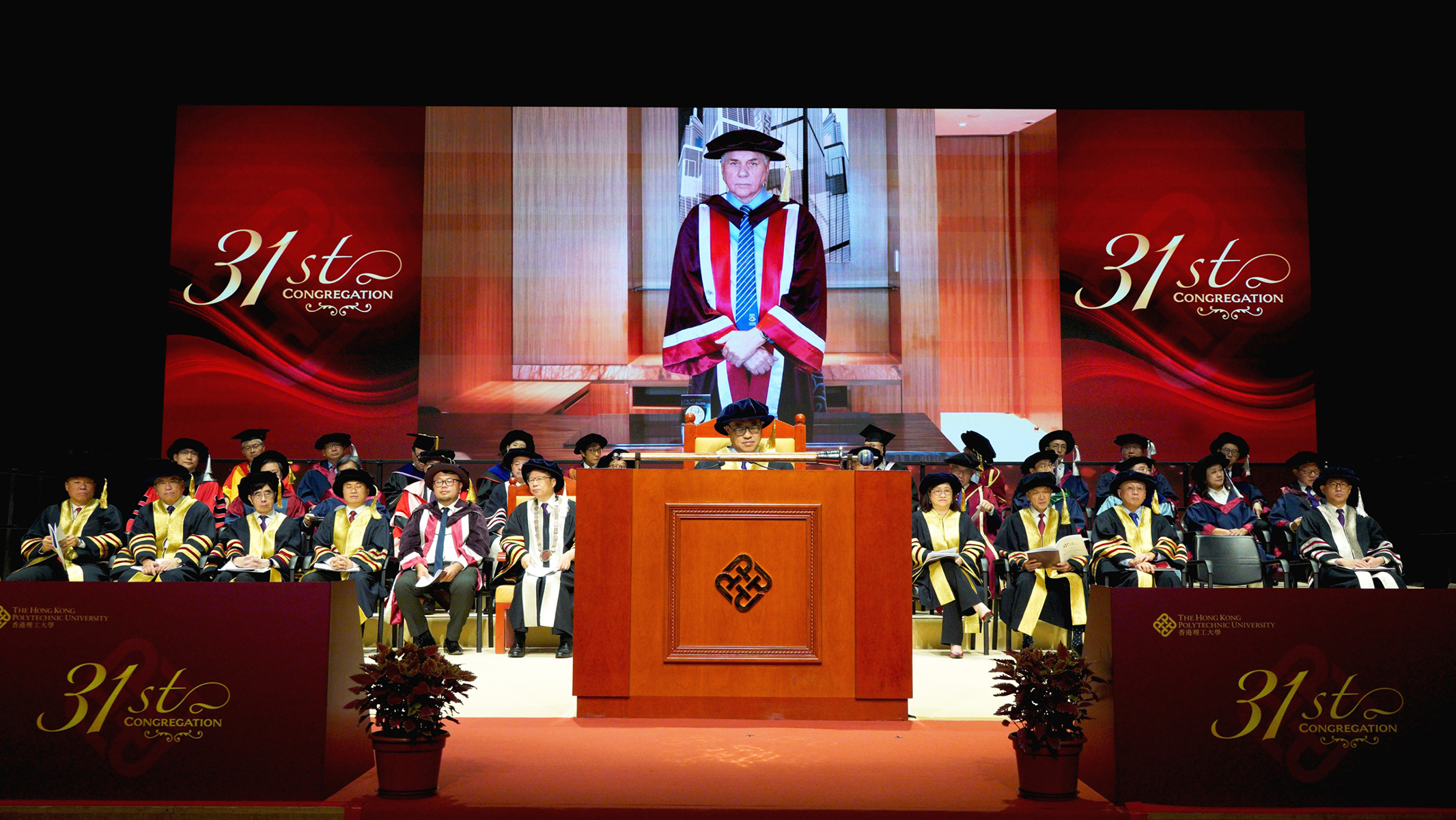 Prof. Barry James Marshall joined the congregation virtually to receive the Degree of Doctor of Science, honoris causa.