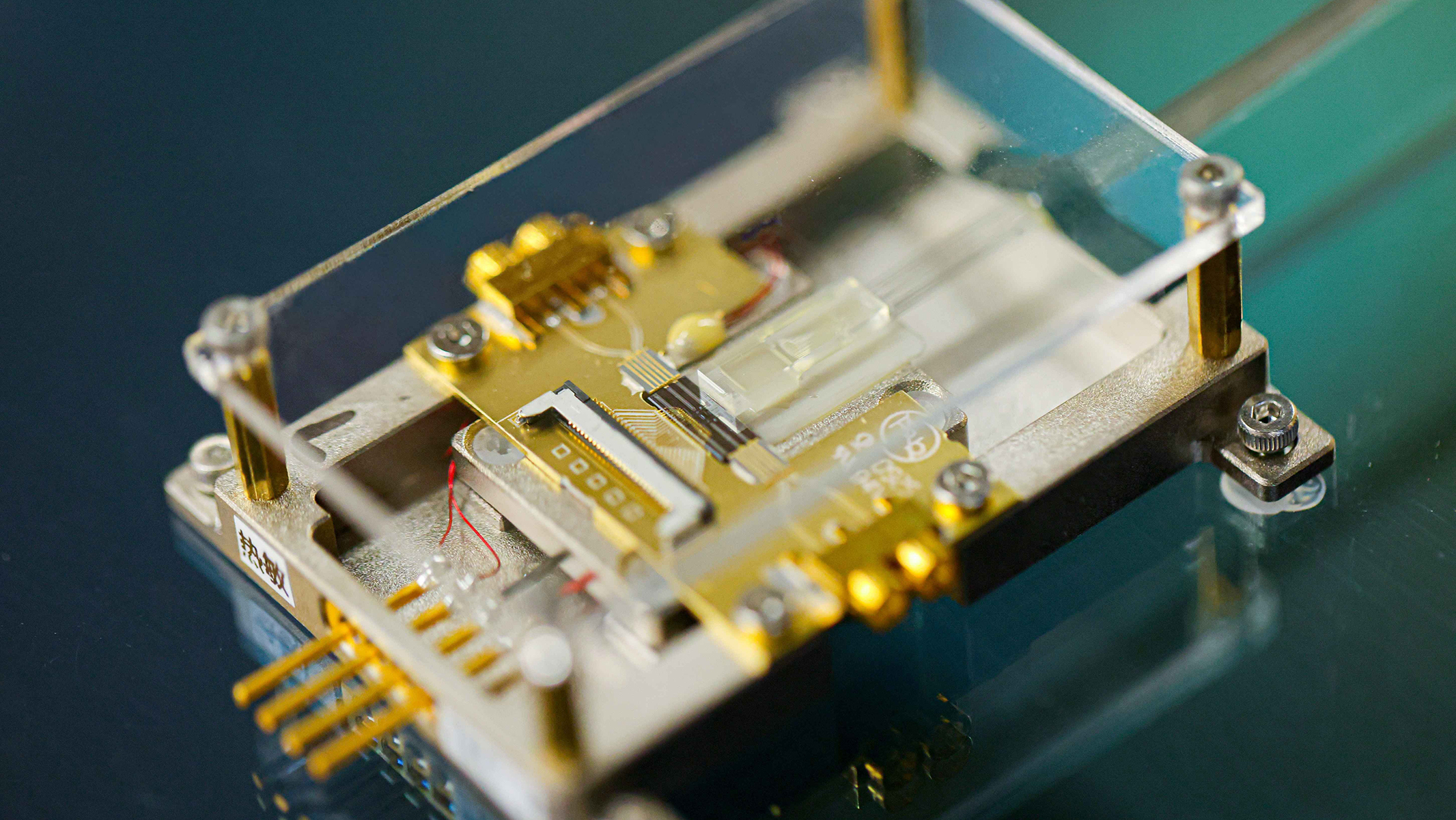 The PolyU Quantum Chip offers four major advantages: high speed, high stability, low cost, and superior scalability for mass production.