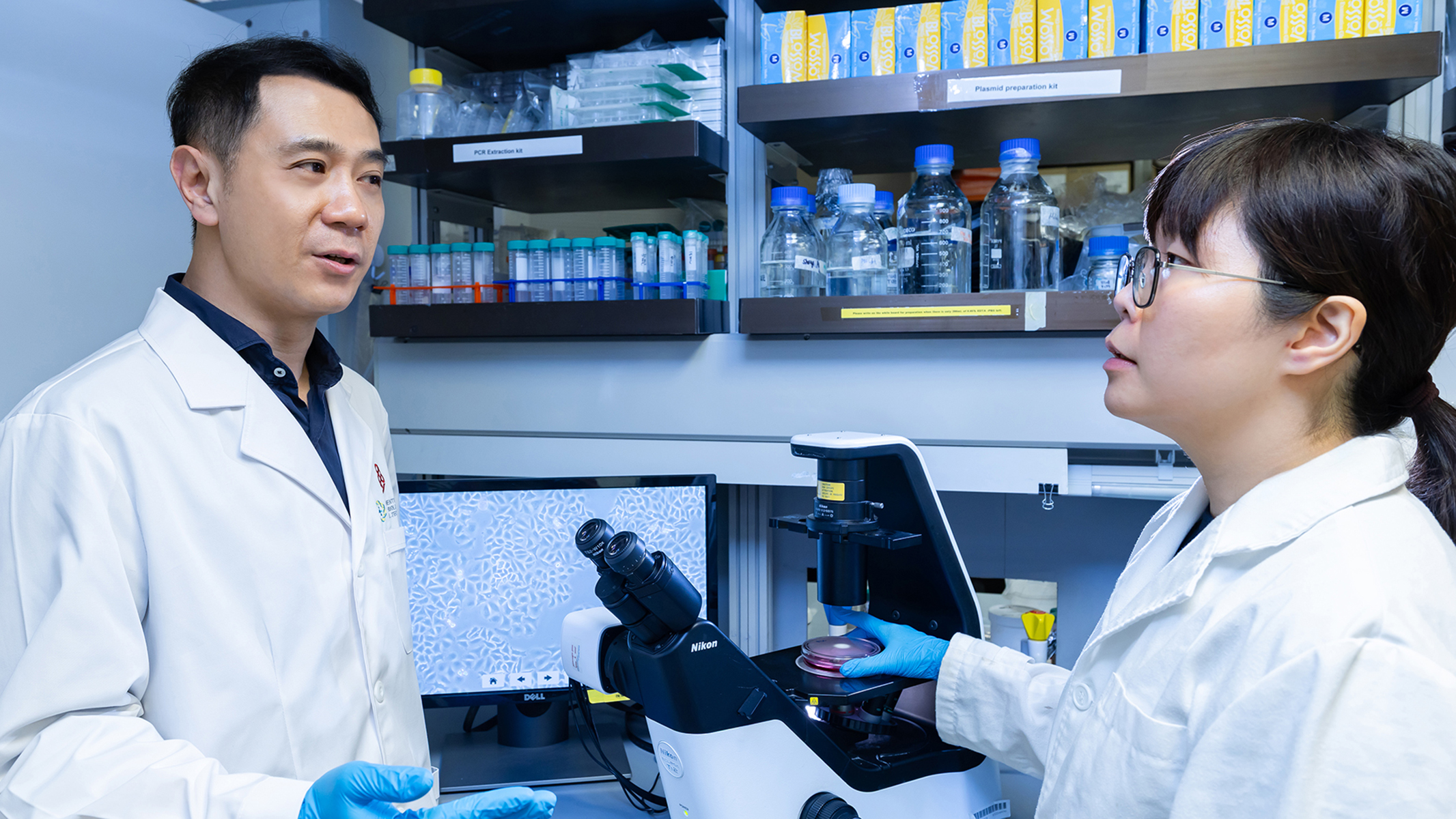 Prof. Terence Lee Kin-wah (left) and his team evaluated drugs that either inhibit or break CDK6, a protein that complicates treatment efforts. 