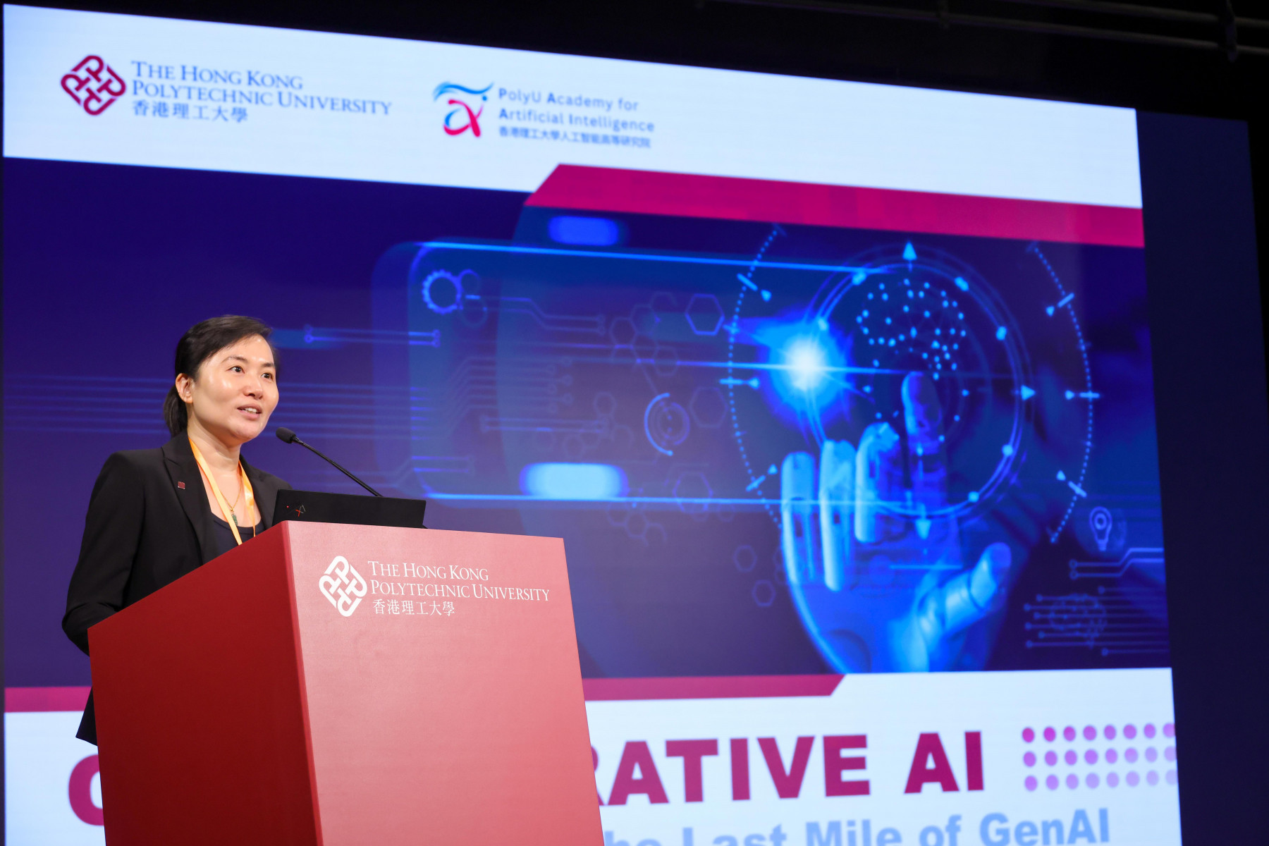 Prof. Yang Hongxia, Executive Director of the PolyU Academy for Artificial Intelligence, Associate Dean (Global Engagement) of the Faculty of Computer and Mathematical Sciences, and Professor of the Department of Computing, presented a novel fusion-driven AI innovation framework to seek breakthroughs.