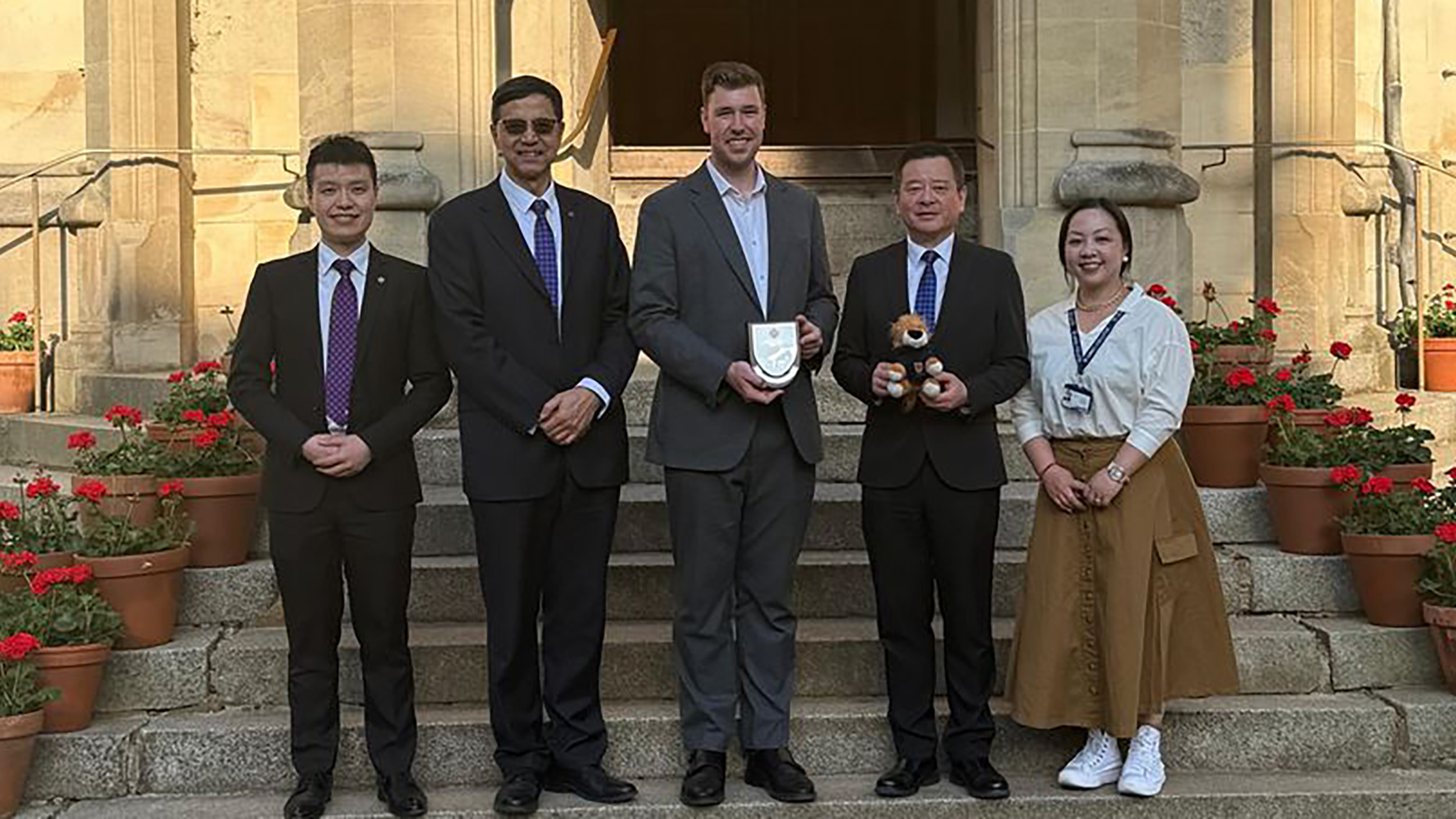 A PolyU delegation visited the University of Oxford.