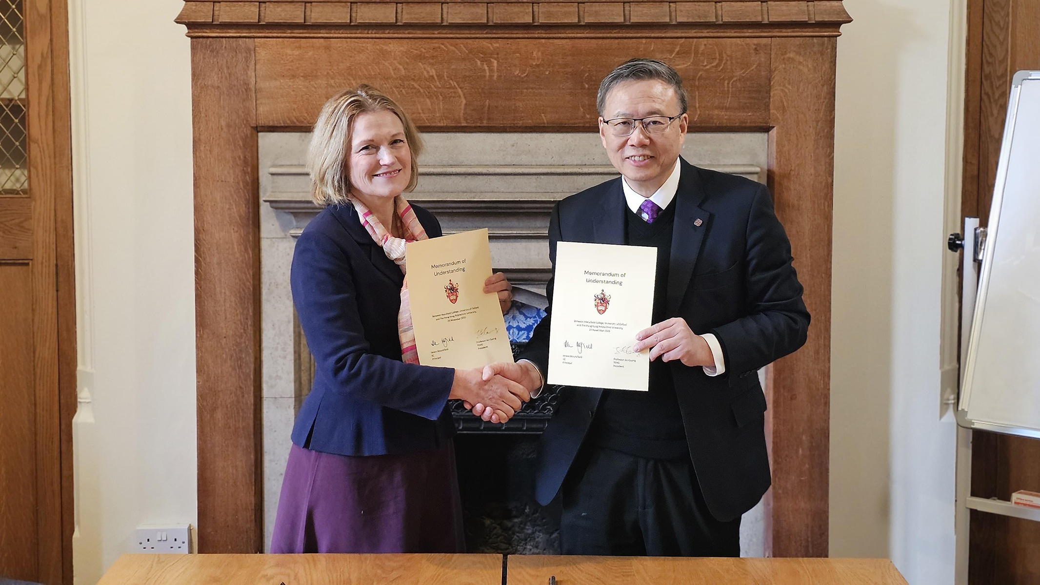 MOU signing by President Teng and Ms Helen Mountfield KC, Principal, Manfield College, University of Oxford.