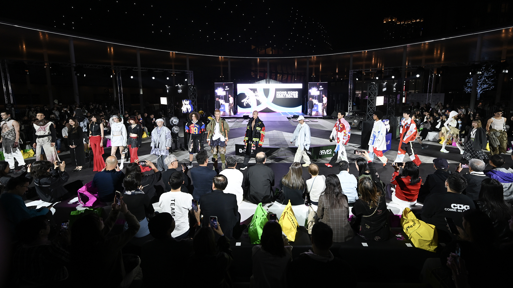 At the "HONG KONG FASYNATES 2025: Fashion x Sports", five collections themed around car racing, running, fitness and gym training, street dance, and road running and hiking, respectively, reflected the synergy of movement and design.