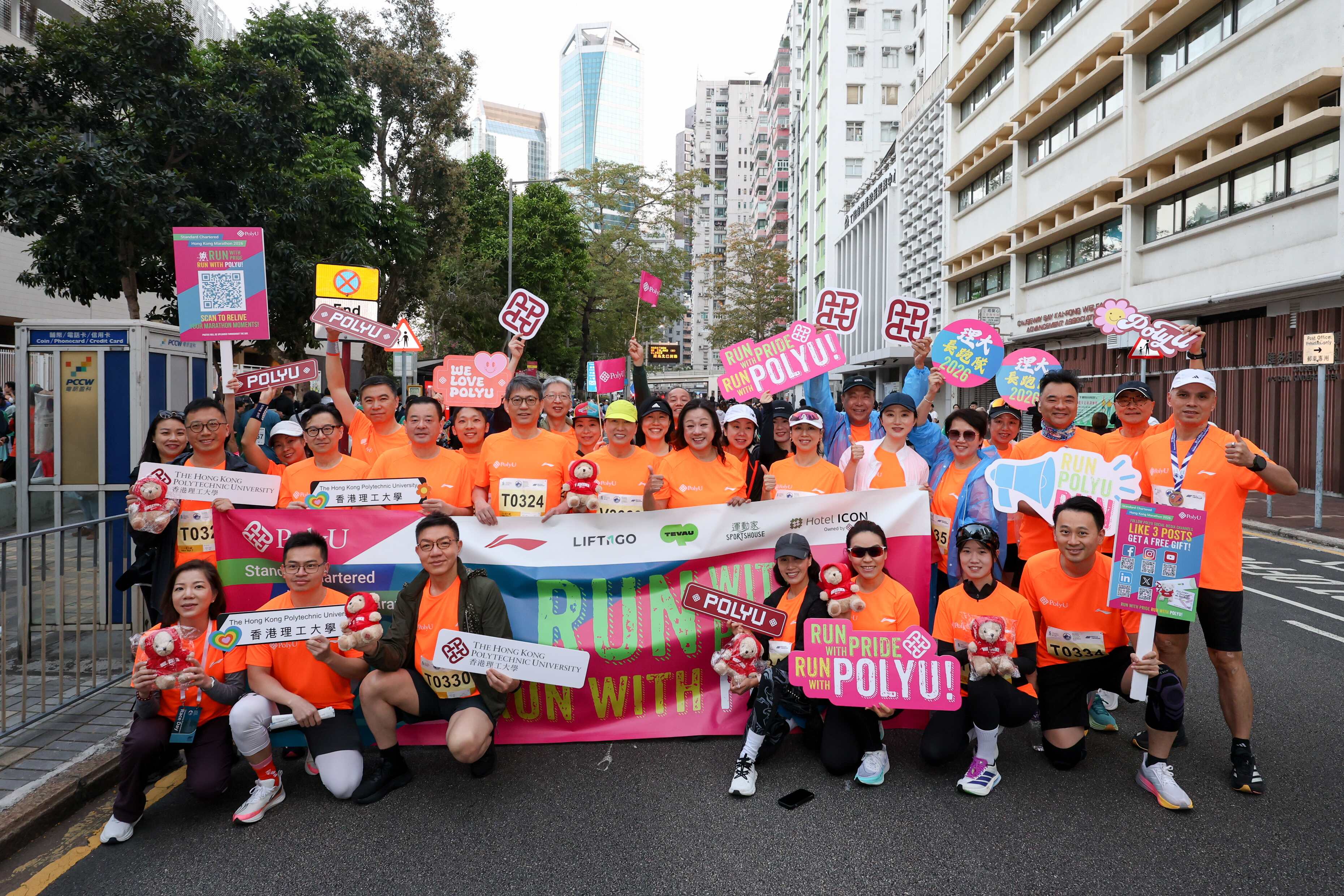 Prof. Christopher Chao (4th from left, second row); Prof. Ben Young (3rd from left, second row); Dr Ben Lau (3rd from left, first row); Dr Laura Lo (6th from left, second row); and Prof. Horace Mui (2nd from left, second row), together with PolyU students took on the 10km race.